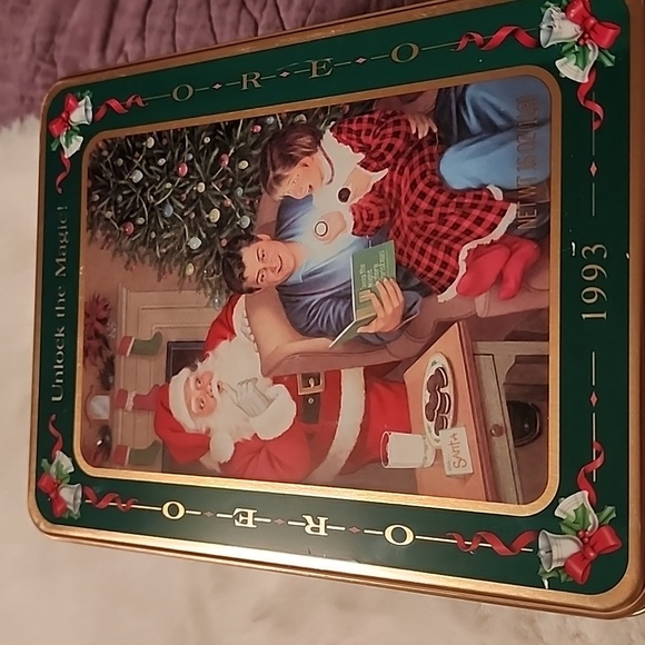 OREO UNLOCK THE MAGIC TIN CHRISTMAS CAN. 1993 - Picture 7 of 7